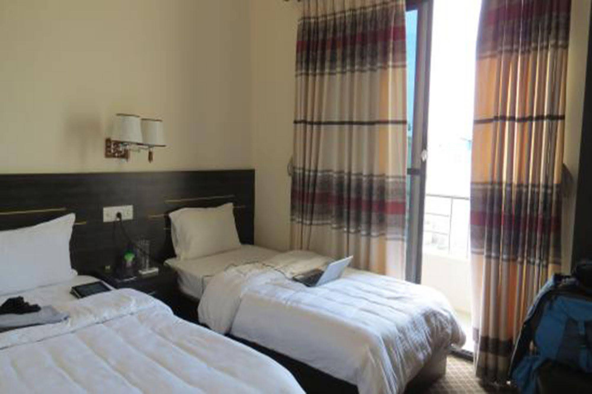 Mirage Inn Rummindei Eksteriør bilde